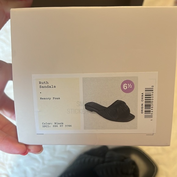 A New Day Ruth Sandals - Picture 4 of 4